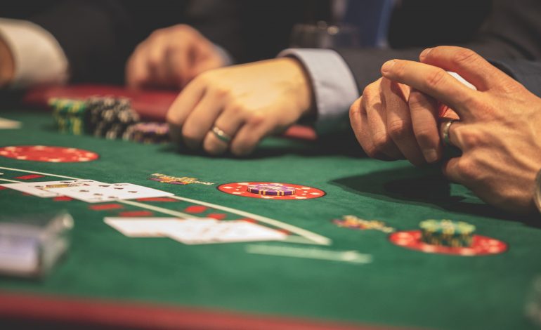 Mannen of vrouwen: wie zijn actiever in het online casino?